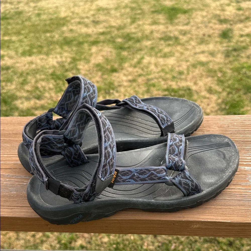 Teva Hurricane Sandals. Black / Blue Size 11